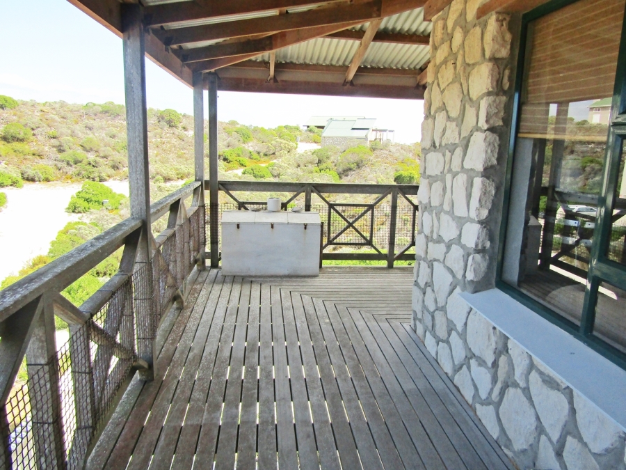 To Let 4 Bedroom Property for Rent in Suiderstrand Western Cape